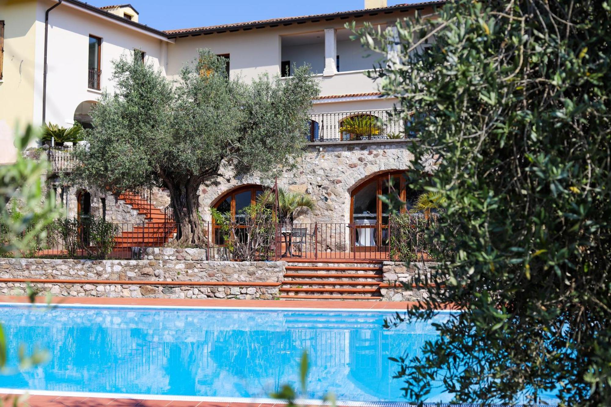 San Rocco Relais Aparthotel Soiano Del Lago Luaran gambar